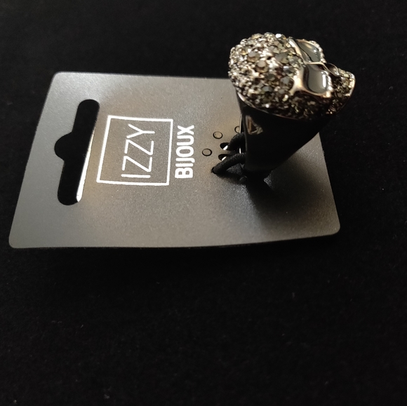 Izzy Bijoux Skull Ring - Picture 3 of 4